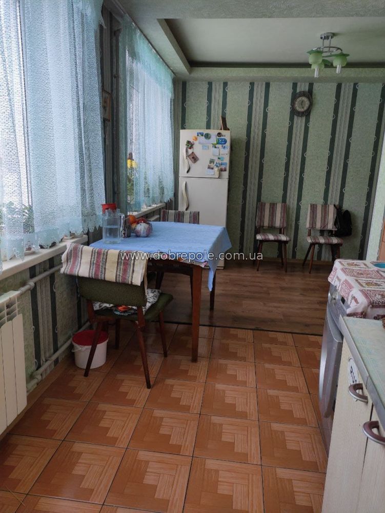 Продаётся 4-х ком. квартира пр-т Шевченко, перепланированная в трёх комнатную.