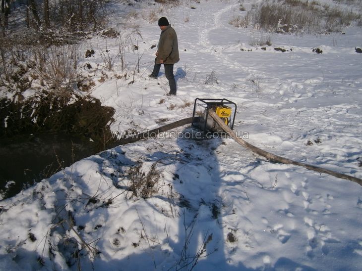Несмотря на сложные погодные условия, специалисты Добропольского ПУВКХ выполняют технические мероприятия + ФОТО