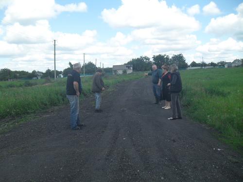 В Добропольском районе делают ремонт сельских дорог с помощью грейдера