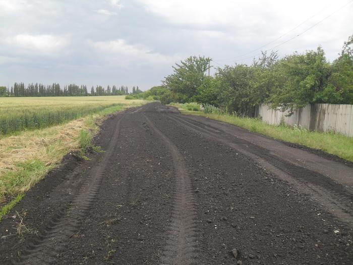 В Добропольском районе делают ремонт сельских дорог с помощью грейдера