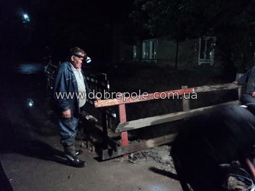 Чтобы обеспечить водой население, коммунальщики Добропольского района работают и днем и ночью + ФОТО