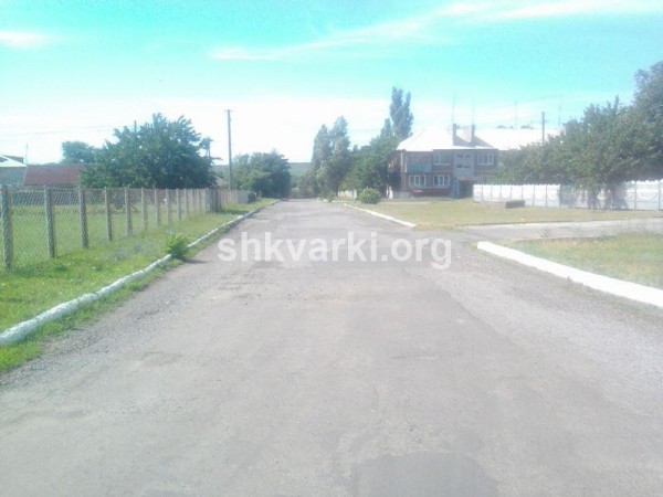 В селе Доброполье проведен ямочный ремонт дороги