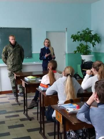 Работники добропольской полиции обучают детей школы-интернат правовой грамоте + ФОТО