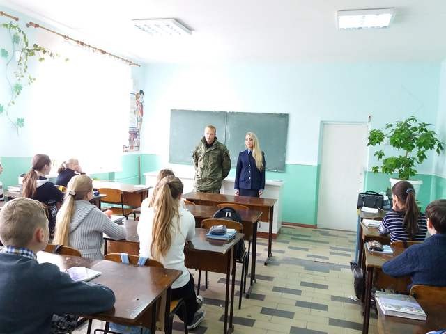 Работники добропольской полиции обучают детей школы-интернат правовой грамоте + ФОТО