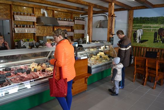 В Доброполье открылся магазин со свежей и экологически чистой домашней продукцией + ФОТО