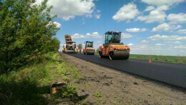 Строители активно ремонтируют дорогу между Добропольем и Краматорском