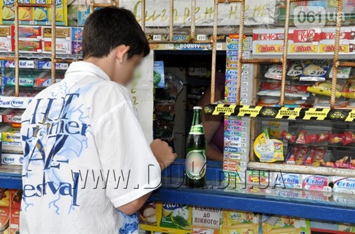 В Доброполье выявили факты продажи алкогольных и табачных изделий несовершеннолетним