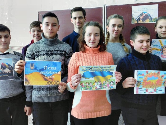 Ученики Водянской школы №11 отметили День Соборности + ФОТО