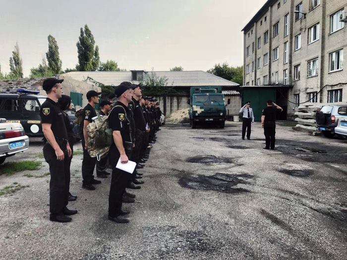 Глава Добропольской полиции проверил боеготовность правоохранителей