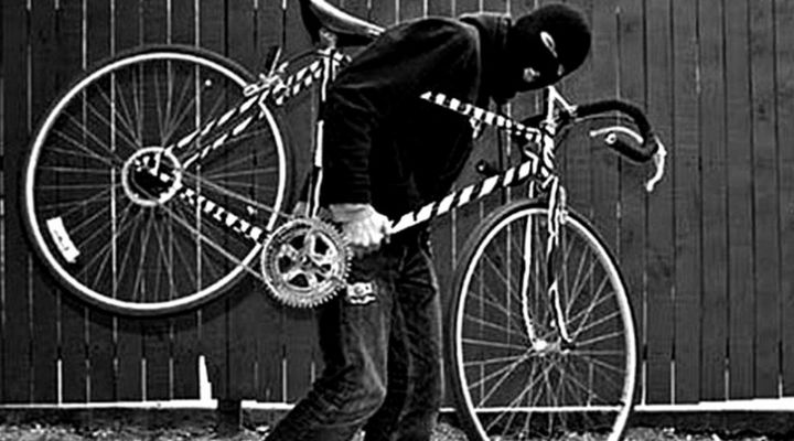 Добропольские полицейские оперативно разыскали грабителя, который среди бела дня украл чужой велосипед