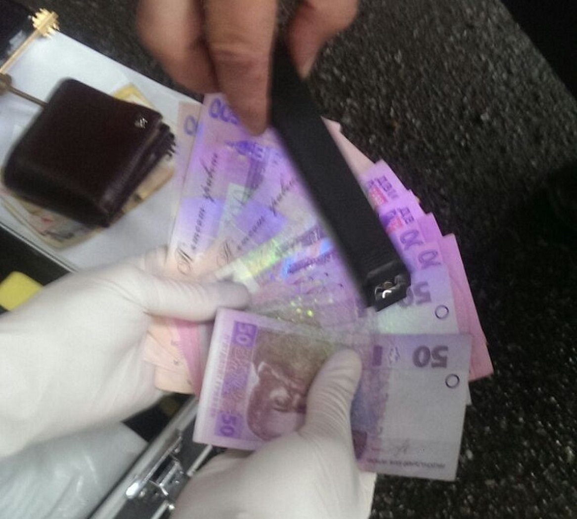 Добропольские полицейские задержали мужчину, который расплачивался сувенирными банкнотами