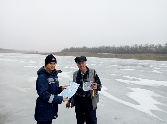 Добропольские спасатели предупреждают граждан об опасности первого льда + ФОТО