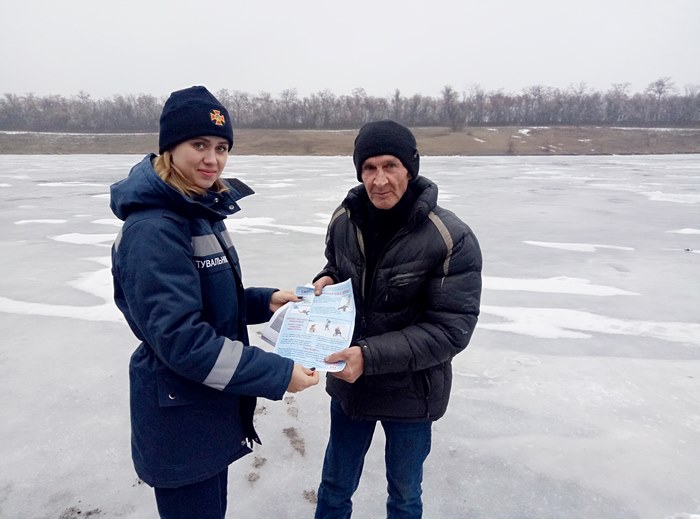 Добропольские спасатели предупреждают граждан об опасности первого льда + ФОТО