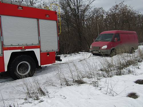 В Добропольском районе спасатели за сутки оказали помощь двум автомобилям, застрявшим в сугробах