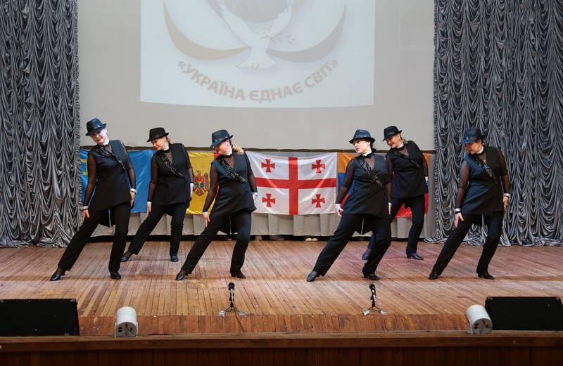 Добропольский взрослый коллектив «Вдохновение» получил II место на Международном фестивале + ФОТО