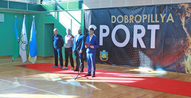 Шахтёры Доброполья воспитывают юных спортсменов личным примером