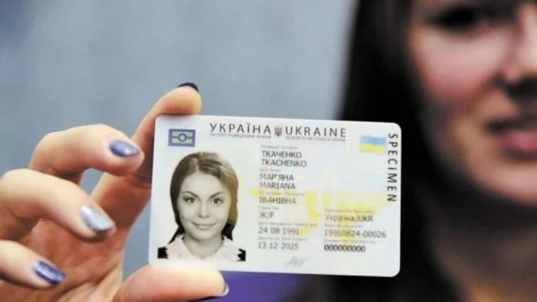 Паспорт-книжечка уходит в прошлое: в Украине планируют ввести обязательный переход на ID-карты