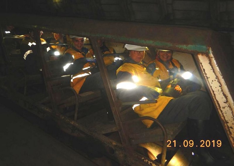Як чоловікі працюють під землею з'ясовували дружини шахтарів у шахтоуправлінні Білозерське + ФОТО