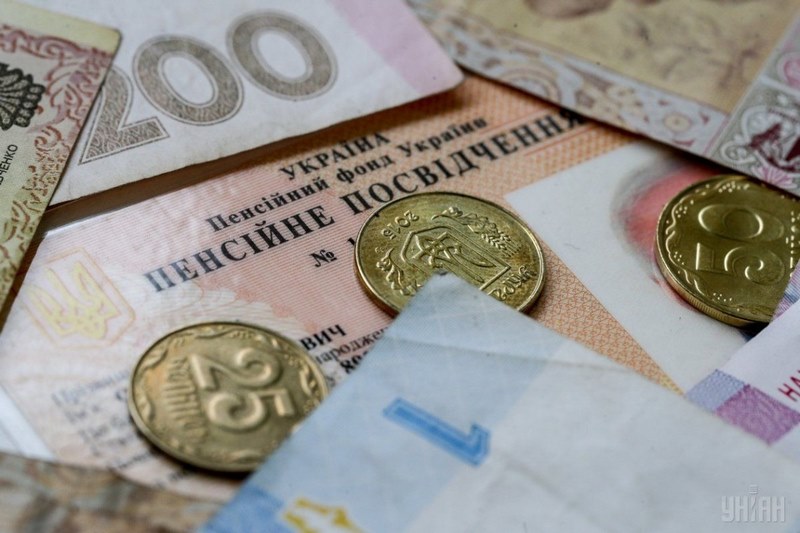 Сколько человек в Украине получают пенсию выше 10 тысяч гривен: инфографика