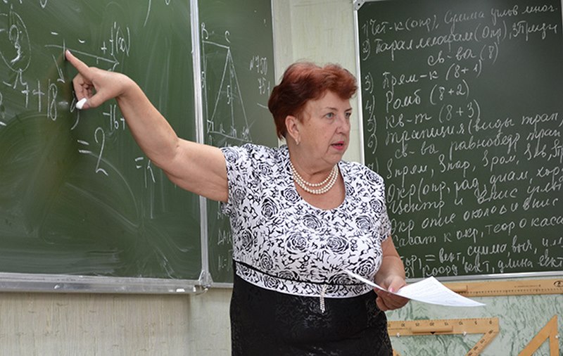 Зачем уволят учителей-пенсионеров: в Минобразования дали ответ