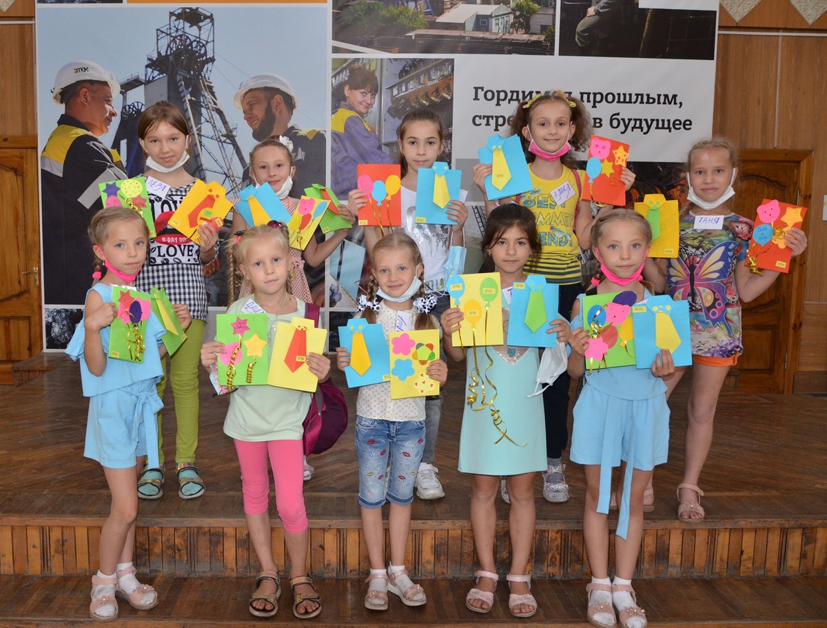 В ШУ  Добропольское в канун главного праздника года - Дня шахтёра - решили помочь детям горняков поздравить своих пап и мам + ФОТО