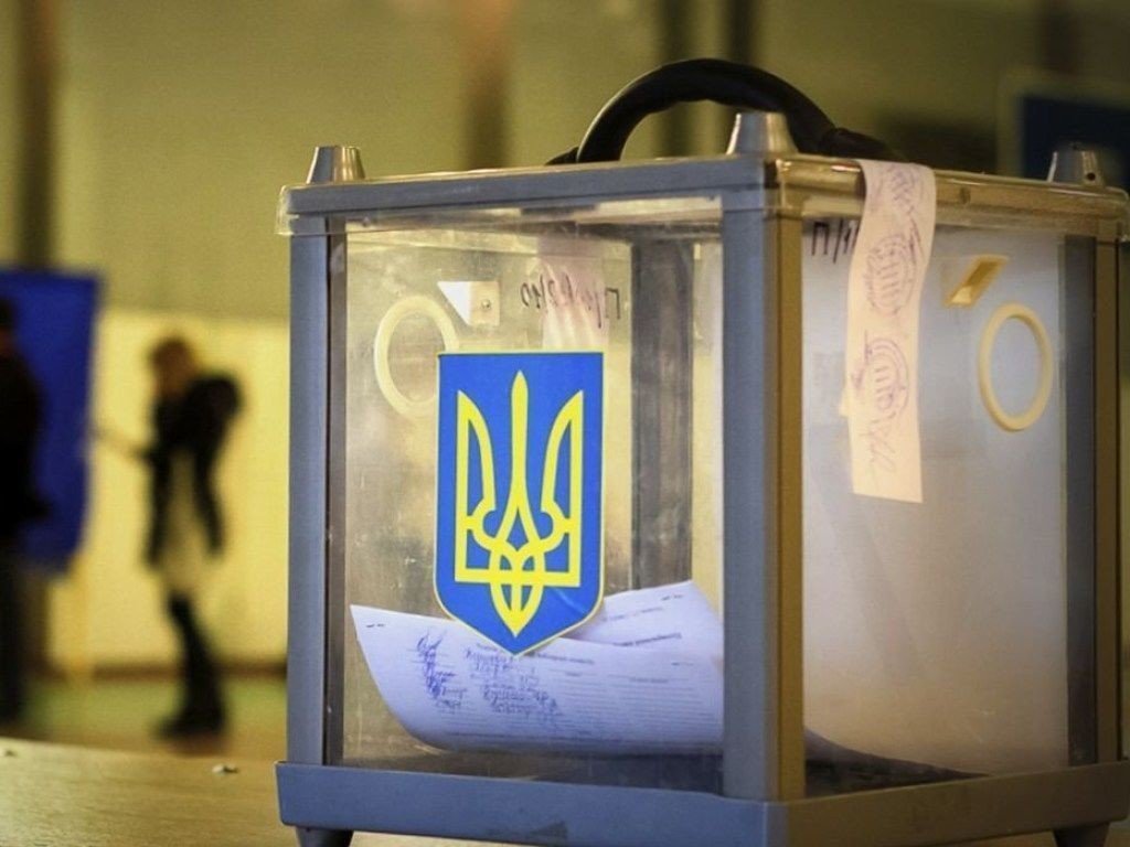 Досрочные выборы президента поддерживают 38,4% украинцев, парламентские – 43%