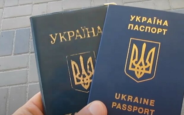 Украинцам хотят раздать еще один паспорт, коснется всех, кому нет 18 лет