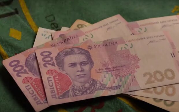 Новый налог: с украинцев сдерут деньги, которые должно выделять государство. Подробности
