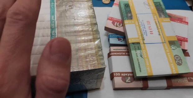 В Украине предлагают контролировать дорогие покупки граждан: названы суммы