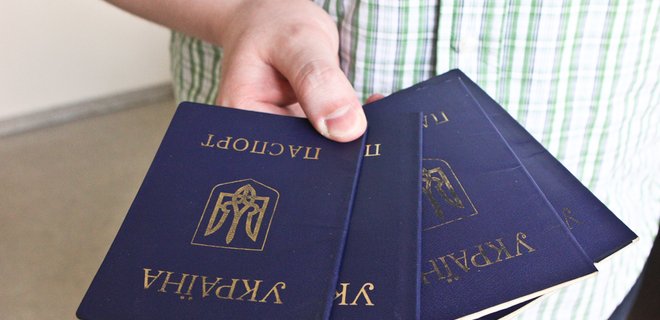 Нововведения в Украине: с августа бумажный паспорт можно с собой не носить