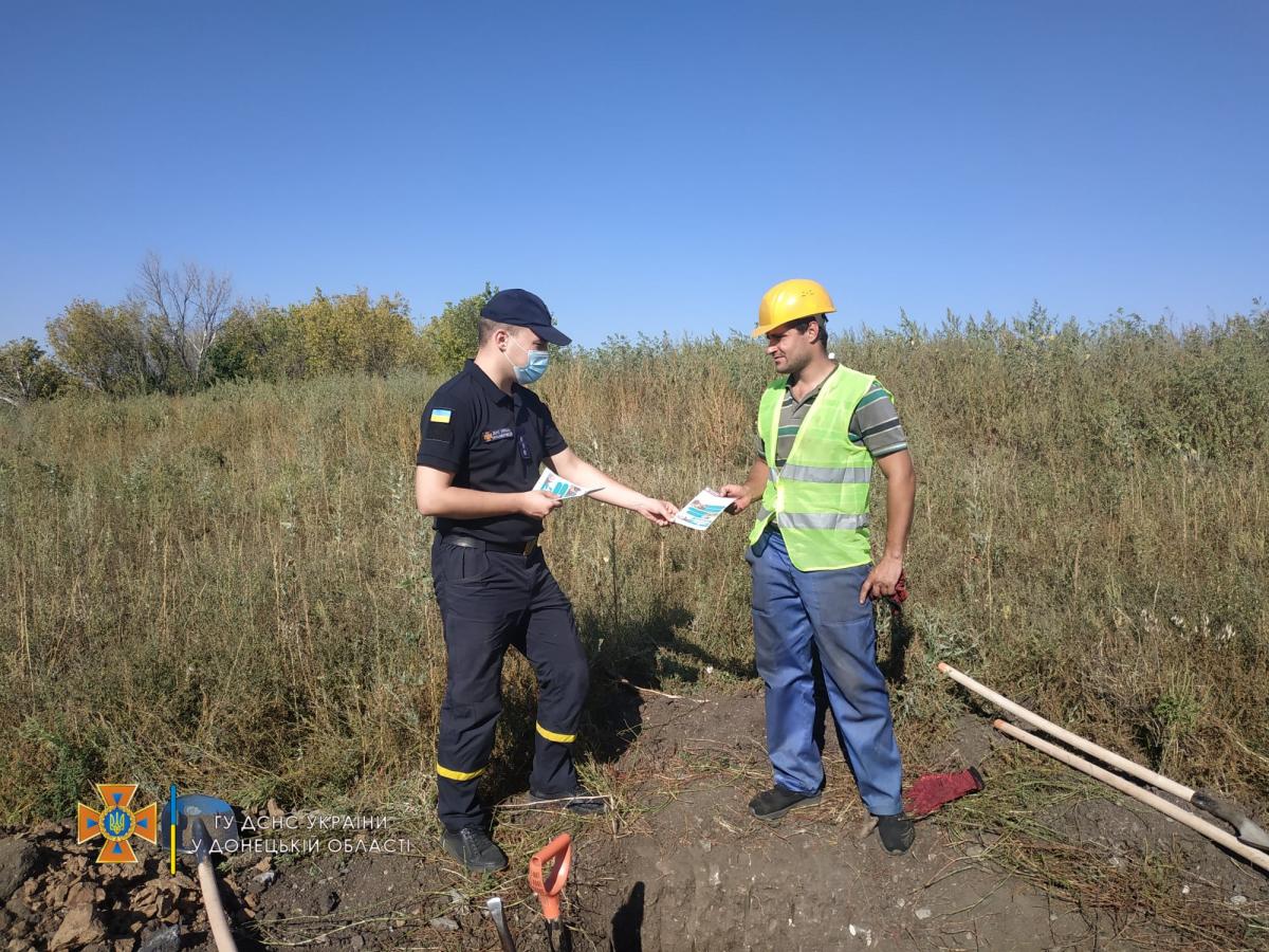 Добропільські рятувальники провели профілактичну роботу з мешканцями села Ганнівка