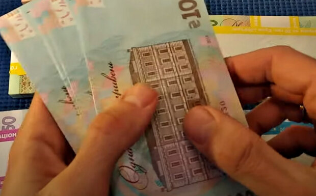 Залезут в карман еще глубже: украинцев заставят копить на пенсию из собственных зарплат – сколько будут высчитывать