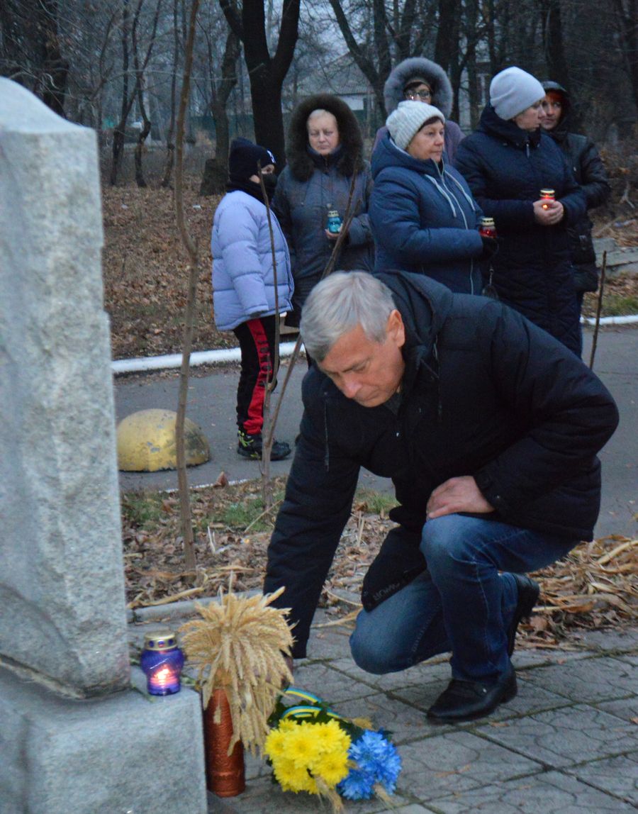 В Добропіллі вшанували пам’ять жертв голодоморів