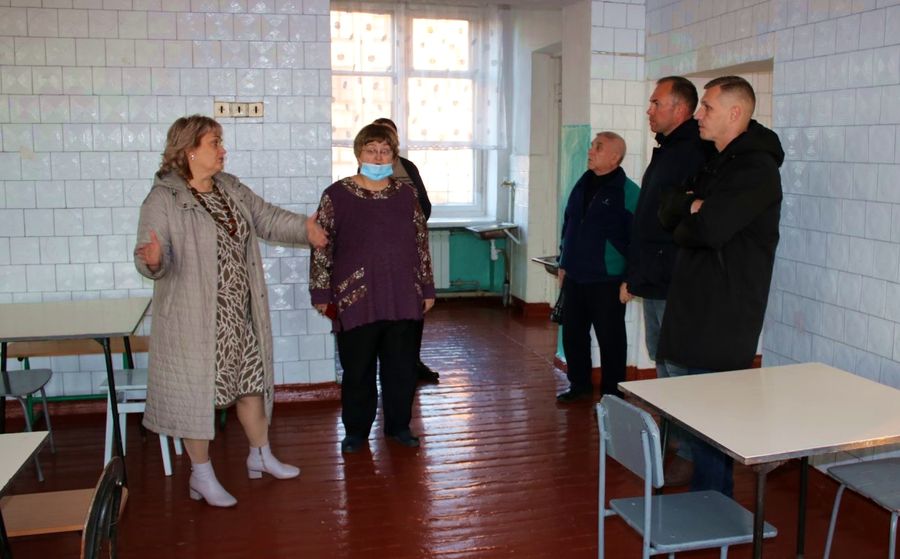 Перший заступник Добропільського міського голови відвідав з робочим візитом ЗОШ №9 в м. Білицьке