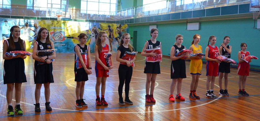 Нова спортивна форма для збiрноï команди дiвчат з баскетболу