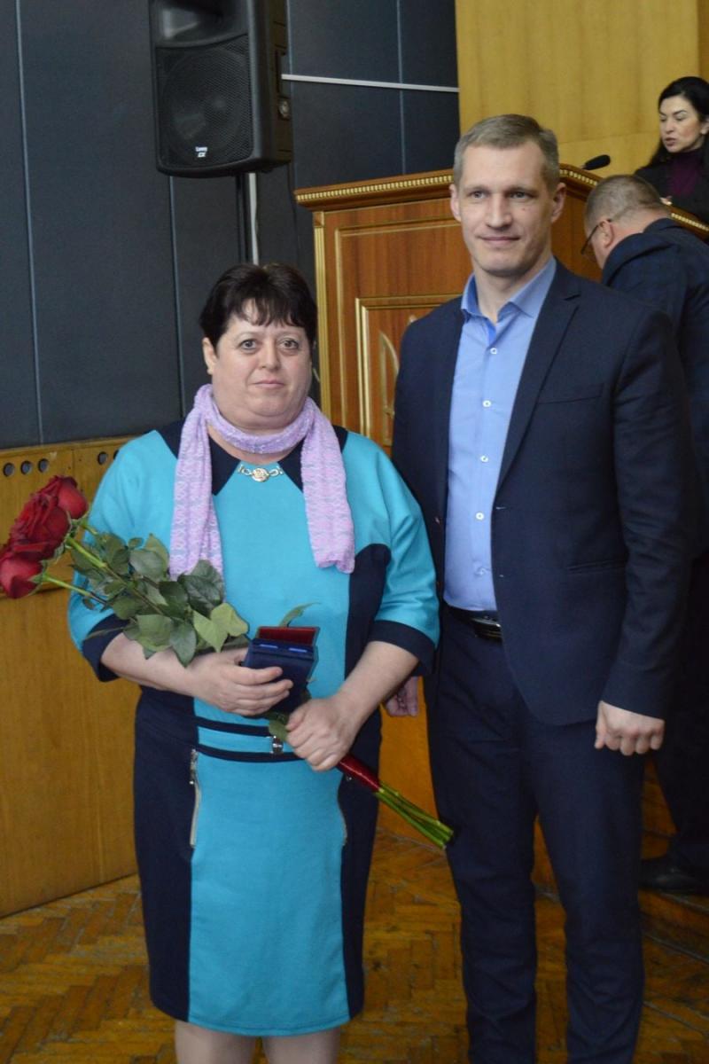На черговій сесії Добропільської міської ради нагородили представників громади
