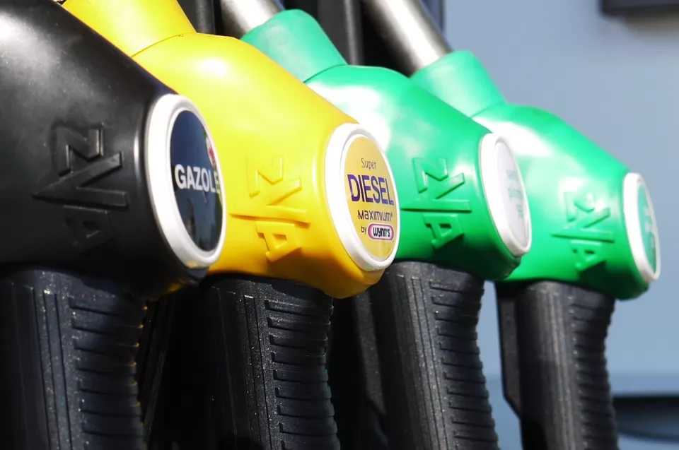 Минэкономики установило максимальную стоимость бензина 38,34 гривны/литр, дизтоплива – 35,92 гривны/литр