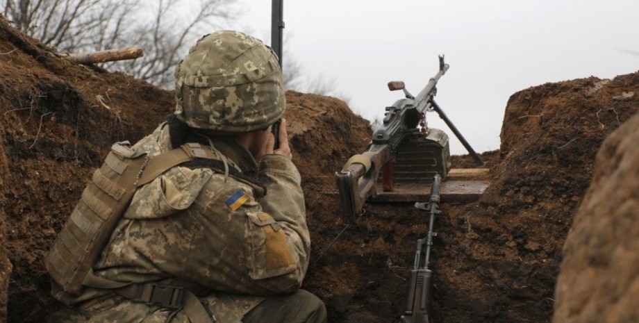 Раненым украинским военнослужащим выплатят по сто тысяч