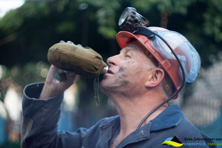 Практически все шахты Донбасса прекратили свою работу. В Доброполье угледобывающие предприятия работают в штатном режиме